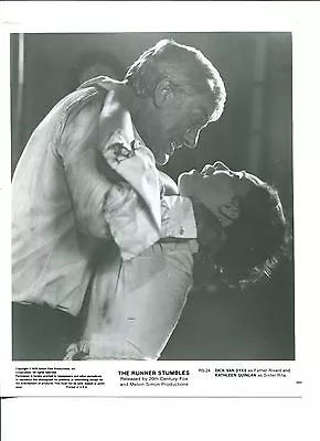 Dick Van Dyke Kathleen Quinlan The Runner Stumbles Press Still Movie Photo • $14.99