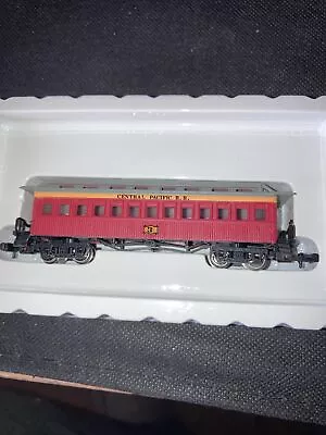 Bachmann N Scale 75674 Old Time Coach Central Pacific  • $15