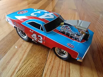 Muscle Machine Richard Petty #43 STP 69 Dodge Charger NASCAR 1:18 Diecast Action • $284.99