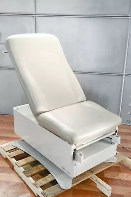 UMF Medical UMF 4040 Power Exam Table W/ Warranty & Free Freight Shipping • $2999