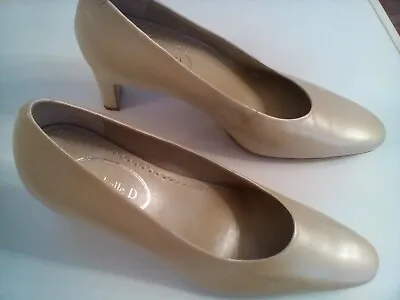 Womens Ivory Michelle D Low Heeled Pump Classic Shoes Size 7.5 Medium • $32.97