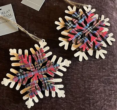 Gisela Graham ~ Set Of 2 Wooden & Tartan Snowflake Decorations App 10cm • £5.99