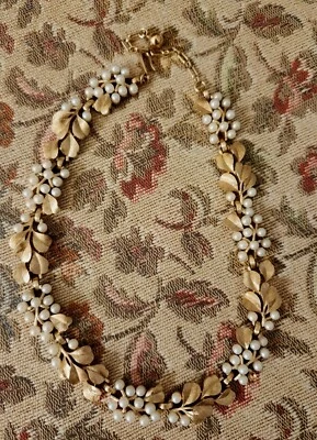 £33.94 • Buy Vintage Necklace Trifari Satin Goldtone Leaves Faux Pearls