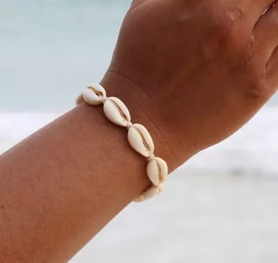 Stunning Cowrie Shell Bracelet - One Size • £3.79