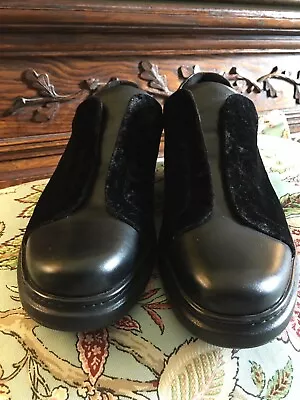 KARL LAGERFELD PARIS Men's Black Leather No Lace Shoes Size 11.5/44D Runs Small • $75