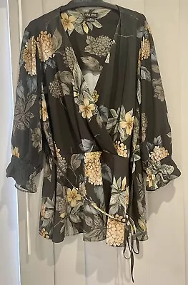 City Chic Golden Hydrangea Print Top Size M Medium • $20