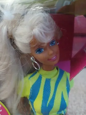 Vintage 1997 Movin' Groovin' Barbie Doll Blonde 17714 Legs Move Mattel Hippie  • $25