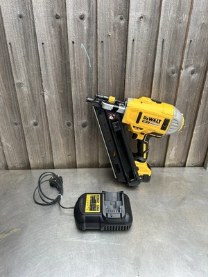 £290 • Buy DeWalt DCN692N 18V Brushless Framing Nailer With 1 X 5.0Ah Battery & Charger
