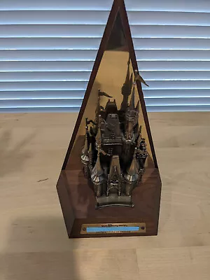 Vintage WALT DISNEY WORLD CINDERELLA CASTLE BRONZE 15 YEAR  SERVICE AWARD • $89