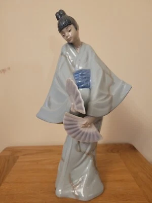 £39.99 • Buy NAO Handmade In Spain By Lladro - Japanese Geisha Holding Two Fans