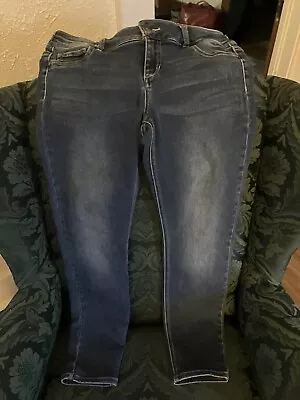 Maurices Large Skinny Jeans Womens Size L-S Mid Rise Medium Wash Blue Denim • $7.99