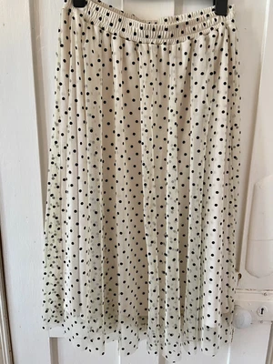 £6.99 • Buy H&M Polka Dot Skirt