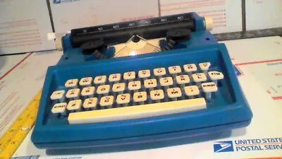 Vintage 1976 Petite Super International Typewriter Byron Jardine England • $12.84