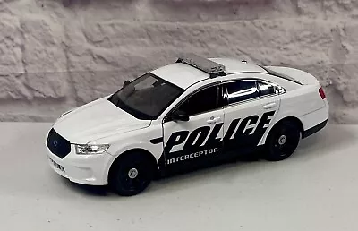 *BRAND NEW* Welly 1:24 Diecast Car Ford Police Interceptor White Sedan Cop • $29.95