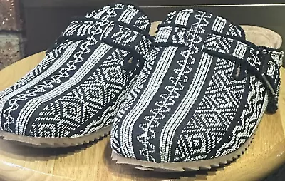 Women’s Black White Tribal Pattern Slides Size 11 - Casual Slip-On Flat Shoes • $25