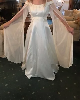 Dante Ivory Medieval Style Wedding Dress Size 6 • £150