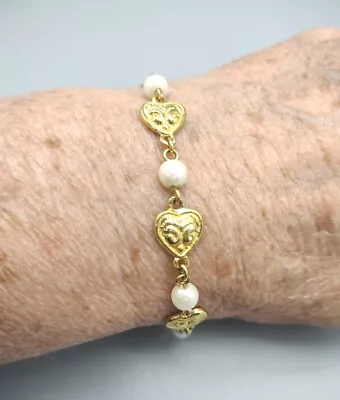 Vintage Gold Tone Pearl Heart Avon NR 7.5  Bracelet B9 • $1.29