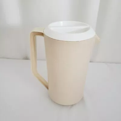 Vintage RUBBERMAID Pitcher 2-¼ Quart Almond 2445 With White Lid • $8.99