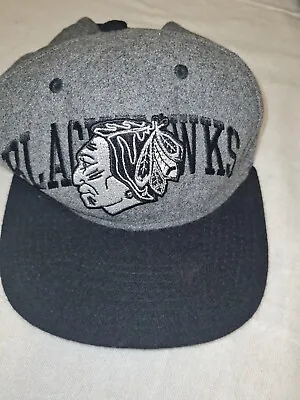 NHL Chicago Blackhawks Snap Back MITCHELL & NESS Black Grey Fitted Cap Mens • £5.99
