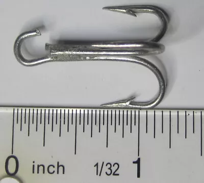 25 Mustad Open Ring Treble Hooks 35517-DT Size #1 Replacment On Wood Plugs • $9.99