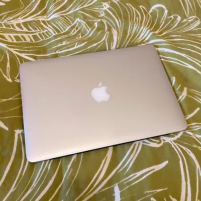 Apple MacBook Pro A1502 (Retina 13-inch Early 2015) 2.7GHZ / 8GB / 256GB • $250