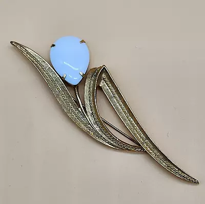 Vintage Sarah Coventry Dancing White Flower Gold Tone Stems Brooch Pin • $17.95