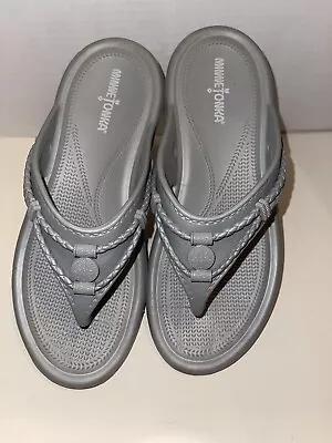 Women’s Minnetonka Flip Flops Size 8 Silverthorne Prism Silver Embellished Trim • $12