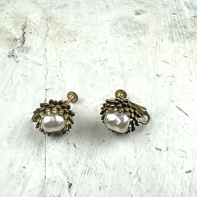 Vintage Miriam Haskell Pearl Stud Earrings Gold Tone Screw Back Vintage Pretty • $149.99