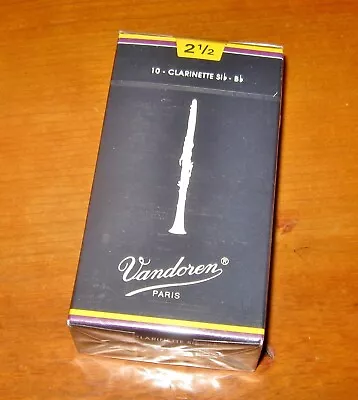 Vandoren Paris CR1025 Traditional BB Clarinet Reeds (2.5 Strength) - Box Of 10 • $29.99