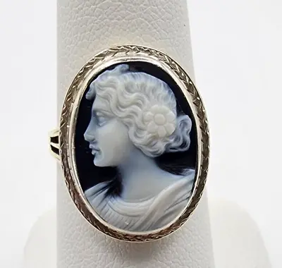 Lady's 14kt Yellow Gold Black & White Cameo Ring Sz 8.25 Vintage 1940s Engraved • $780