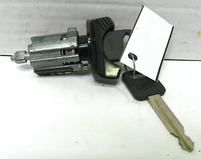 Ford Ignition Switch With 2 Keys Model 185a • $29