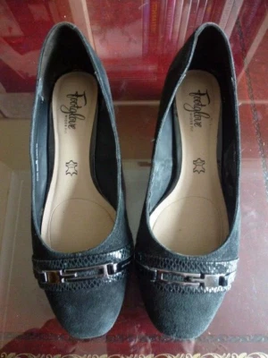 £8 • Buy M&S Footglove Black Suede Leather Shoes Size 5 Wide Feet