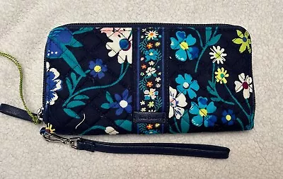 New Vera Bradley Iconic RFID Accordion Wristlet Wallet MOONLIGHT GARDEN ($60) • $14.99