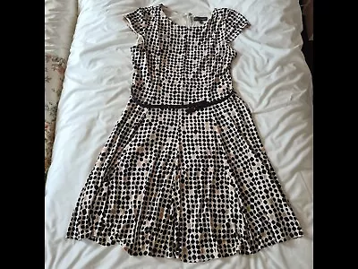 £20 • Buy Jessica Howard Dress - Size 18 - Black And Beige Pattern With Black Belt.