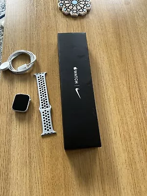 Apple Watch Series 7 45mm Nike Strap • £200