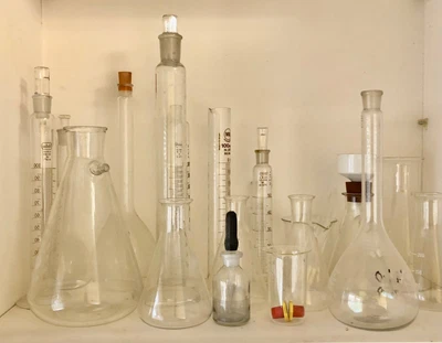 £40 • Buy Selection Of Laboratory Glassware - 17 Pieces