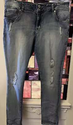 EUC! Vanity Women's Size 33/29.5 Slim Skinny Med Wash Jeans Great Distressing! • $9.99