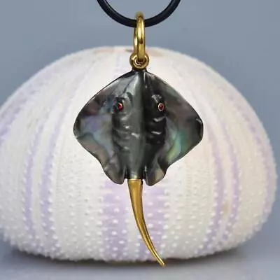 Stingray Pendant Mother-of-Pearl Gold Vermeil Sterling Silver Emerald Eyes 6.80g • $86