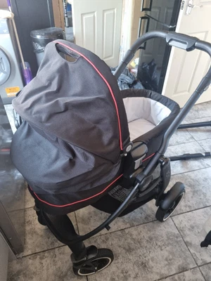 £225 • Buy  Graco Evo XT Travel System + Isofix Base