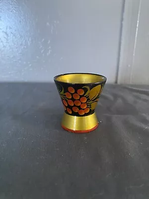 VINTAGE RUSSIAN KHOKHLOMA WOOD EGG CUP HAND PAINTED LAQUERED 2  DIA X 2.5  H • $1