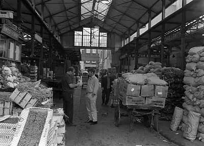 The Covered Vegetable Market At The Covent Garden Fruit Vegetable - 1971 Photo • £5.58