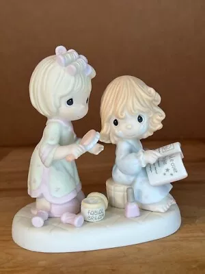 2002 Precious Moments FRIENDS ALWAYS DESERVE SPECIAL TREATMENT Enesco 108538 • $20