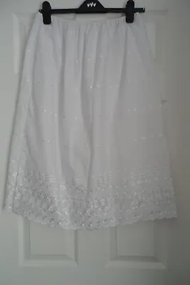 New Ladies White Embroidered Underskirt Half Slip - Size 20 22 Length 28  • £10