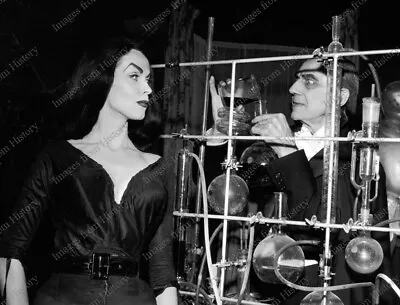 8x10 Print Maila Nurmi Vampira & Bela Lugosi Playing Dracula 1956 Spoof #AHBL • $15.99