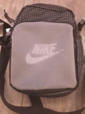 Nike Cross Body Bag Small • £18.99