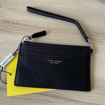  Marc Jacobs ‘The Slim Top Zip Wallet With Wrist Strap In Black • £50.99