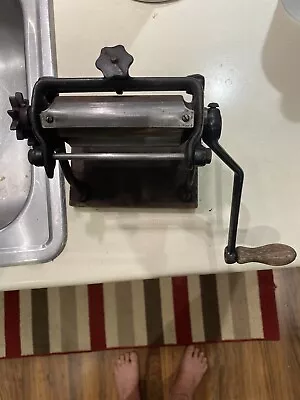 Antique Vitantonio Cast Iron Hand Crank Pasta Machine ZIGZAG NICE FOR DISPLAY  • $99