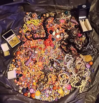 Massive Job Lot Of Broken Jewellery Beads Pieces 2.6kg Multicolour • £0.99