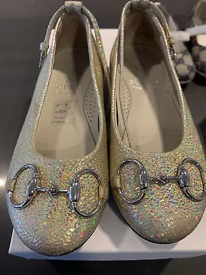 $150 • Buy Girls Gucci Shoes Size 27 Gold