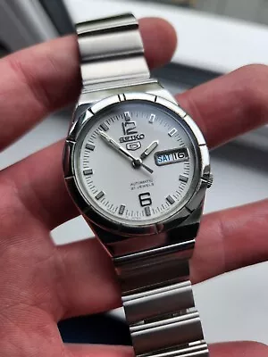 Vintage 1997 WHITE SEIKO 5 Men's Automatic Day/Date Watch 7S26-3170 • $62.24